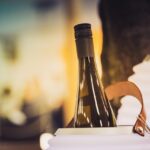 Lampada da tavolo portatile per esterni, elegante e funzionale, illuminazione ideale per spazi all'aperto.